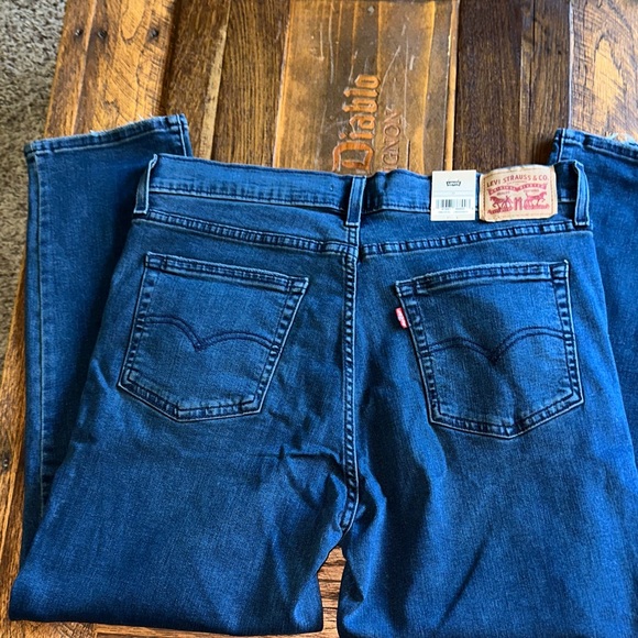 NWT Levi’s Slim Straight Jeans ✔️ - Picture 3 of 4